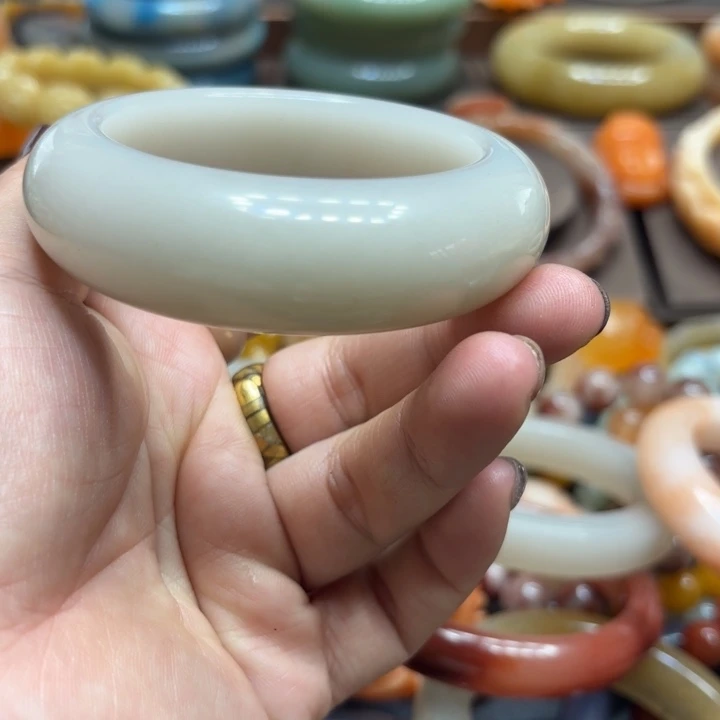 小***哈石英岩玉合金颈饰