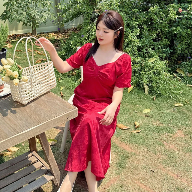 红色连衣裙2025夏季新款220斤胖mm法式气质显瘦一字肩收腰敬酒服