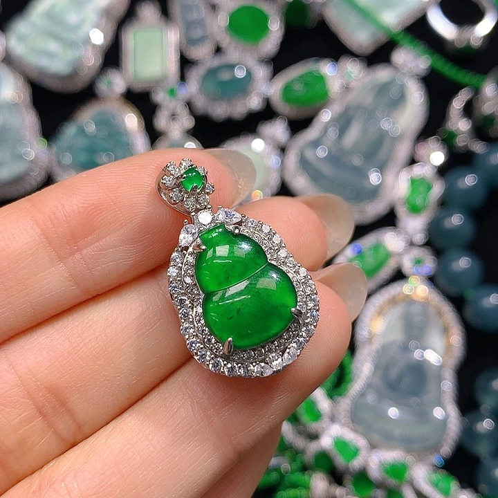 翡翠颈饰未镶嵌翡翠