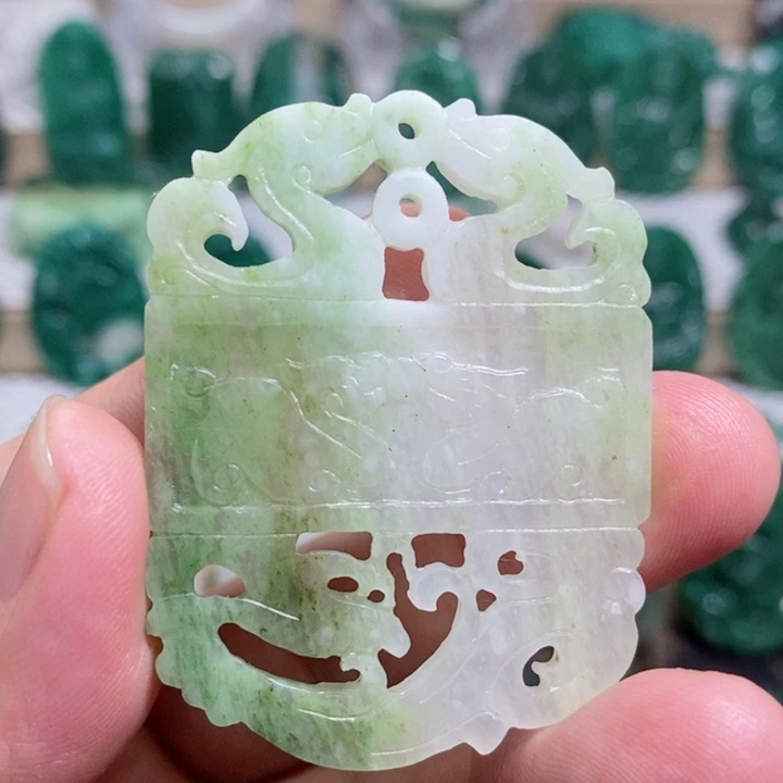 未镶嵌独山玉颈饰