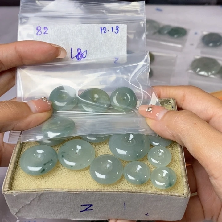 是***！定制翡翠未镶嵌不退