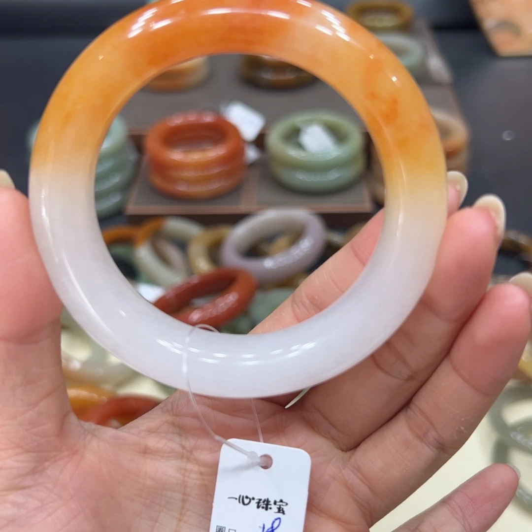 未镶嵌手镯石英质玉