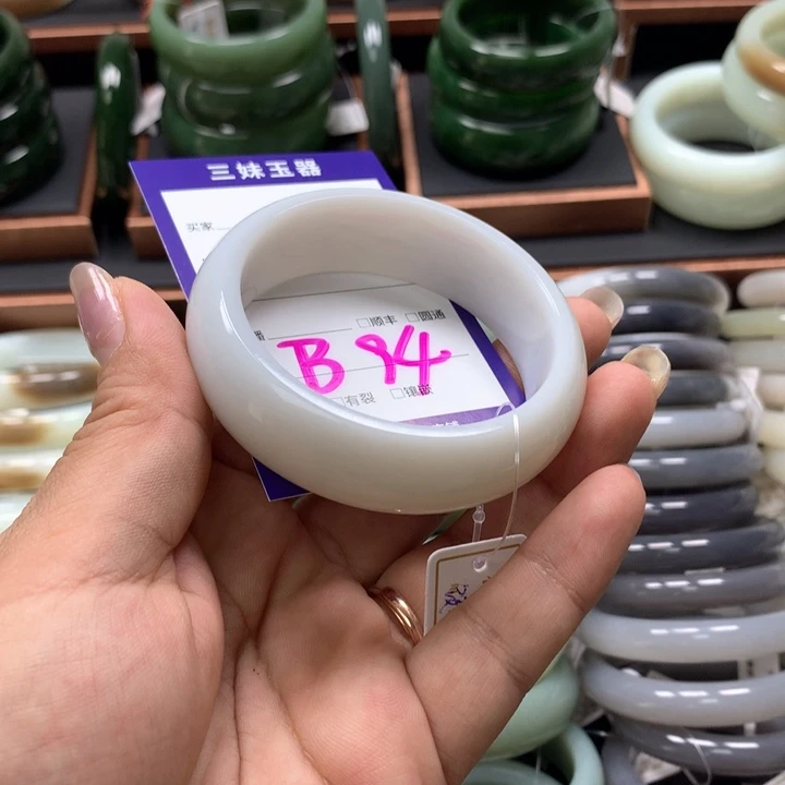 【闪购商品】和田玉手镯未镶嵌桂**馨