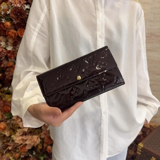 95新 LouisVuitton/路易威登 【冰】漆皮手拿钱包