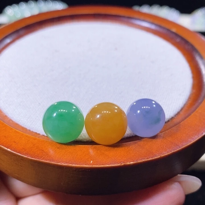 翡翠未镶嵌吊坠(不含链)翡翠三彩色珠