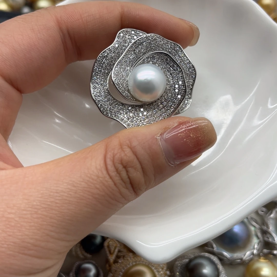 海水珍珠胸饰合金