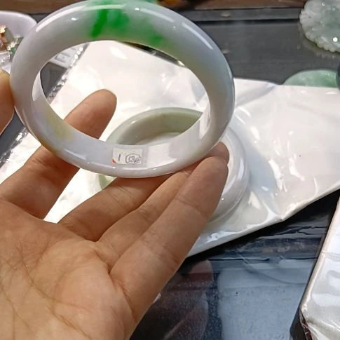 翡翠未镶嵌手镯纯天然支持复检