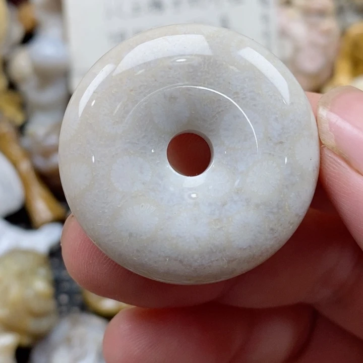 颈饰未镶嵌硅化珊瑚（珊瑚玉）