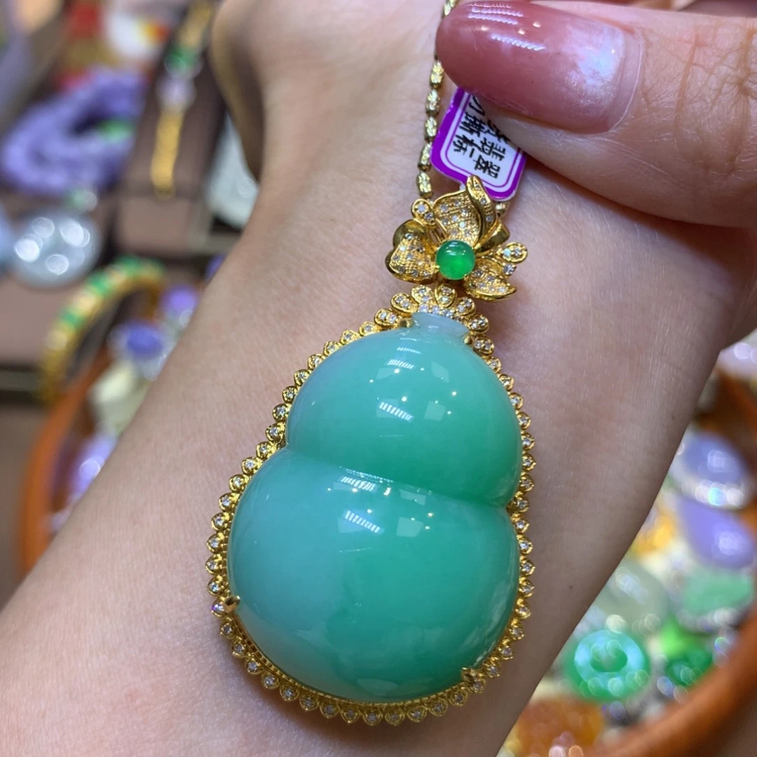 翡翠18K金镶嵌颈饰