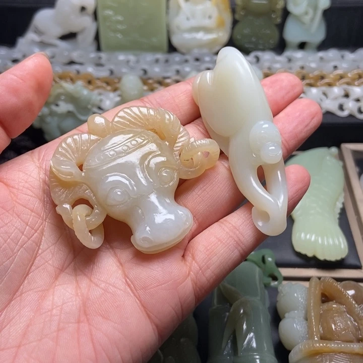 颈饰未镶嵌和田玉仆*