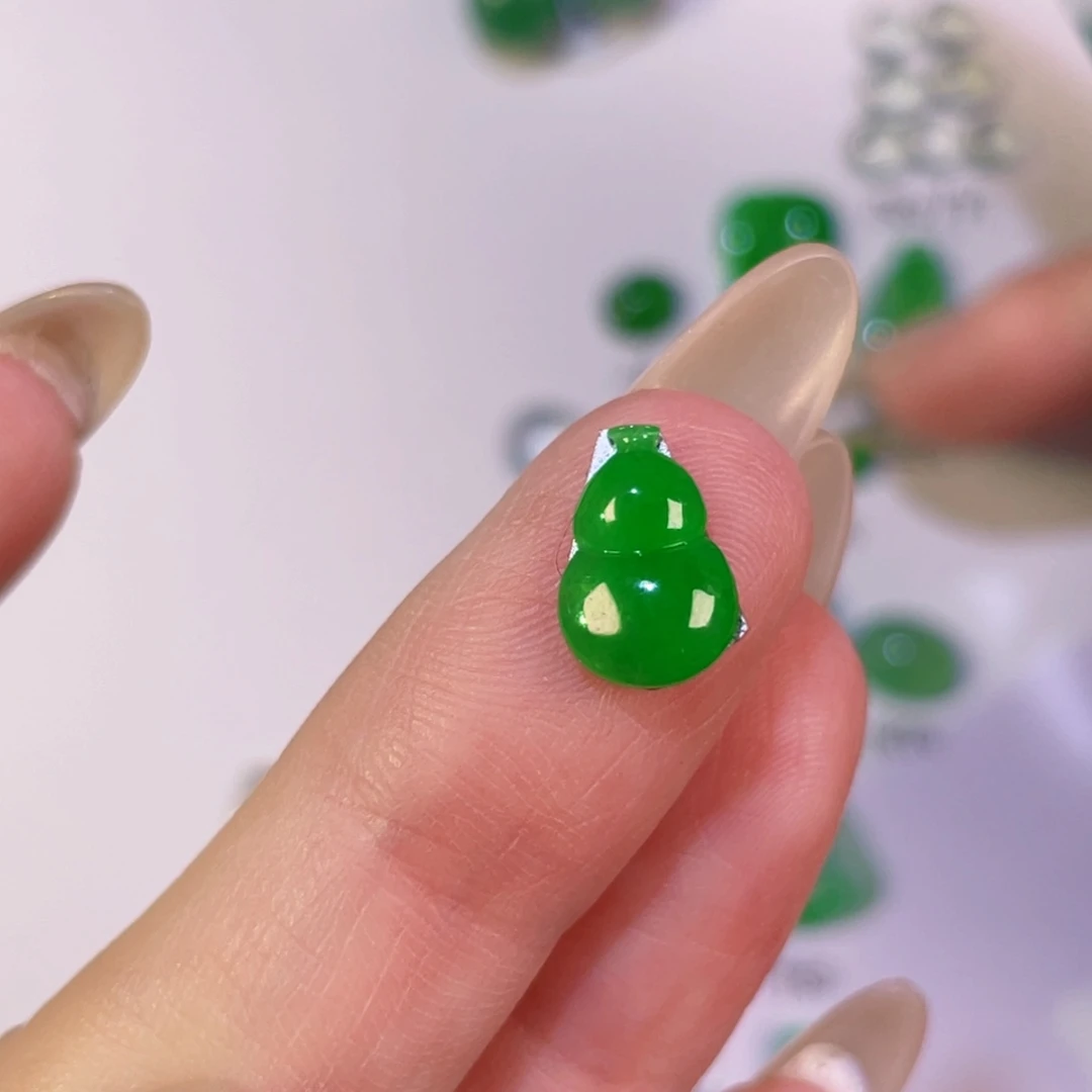 翡翠未镶嵌颈饰裸石