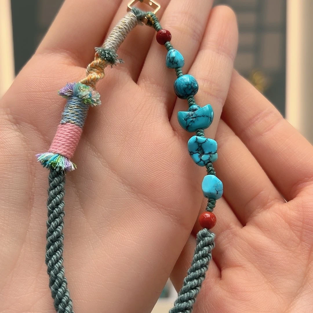 绿松石未镶嵌颈饰