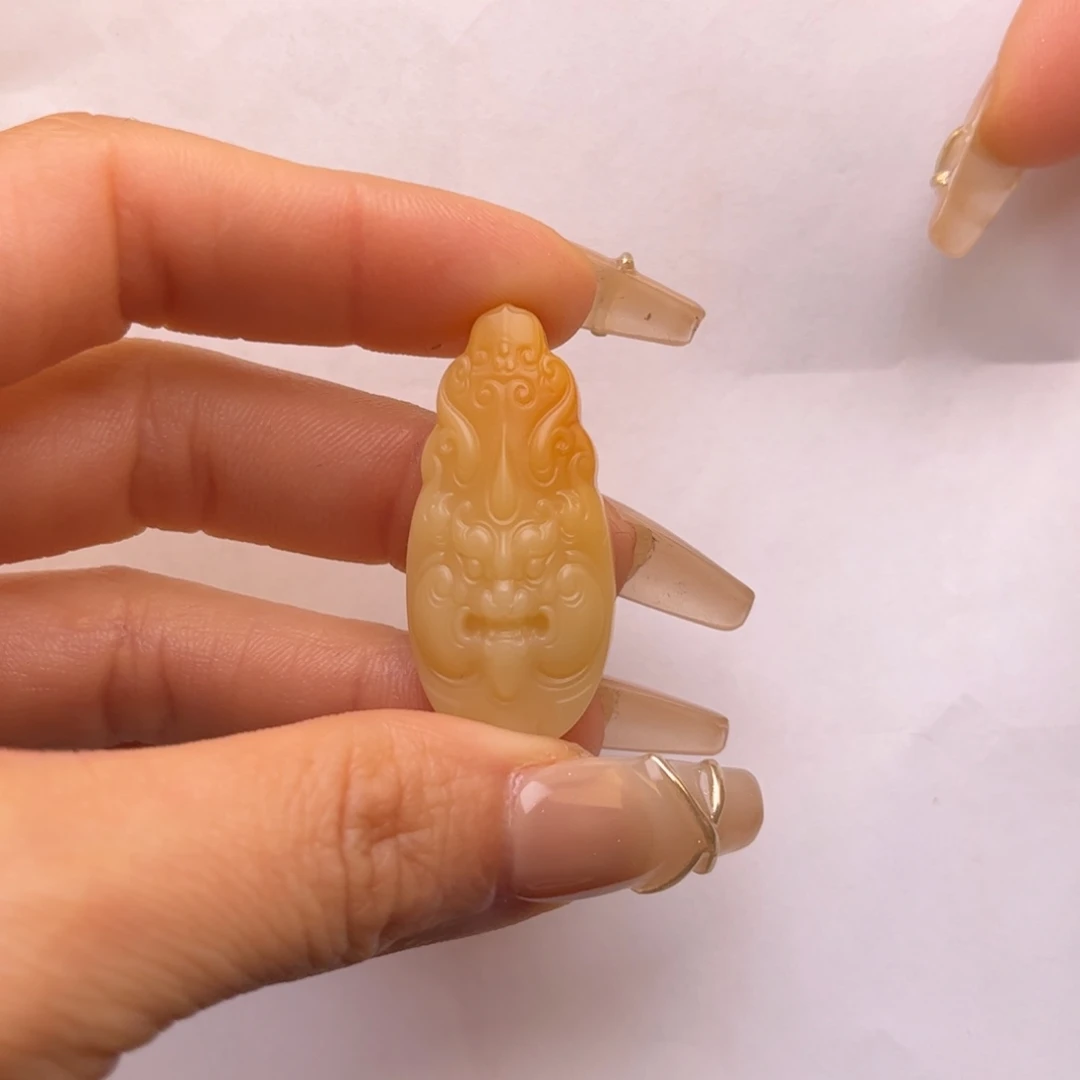 石英质玉黄蜡石挂件未镶嵌指**姓