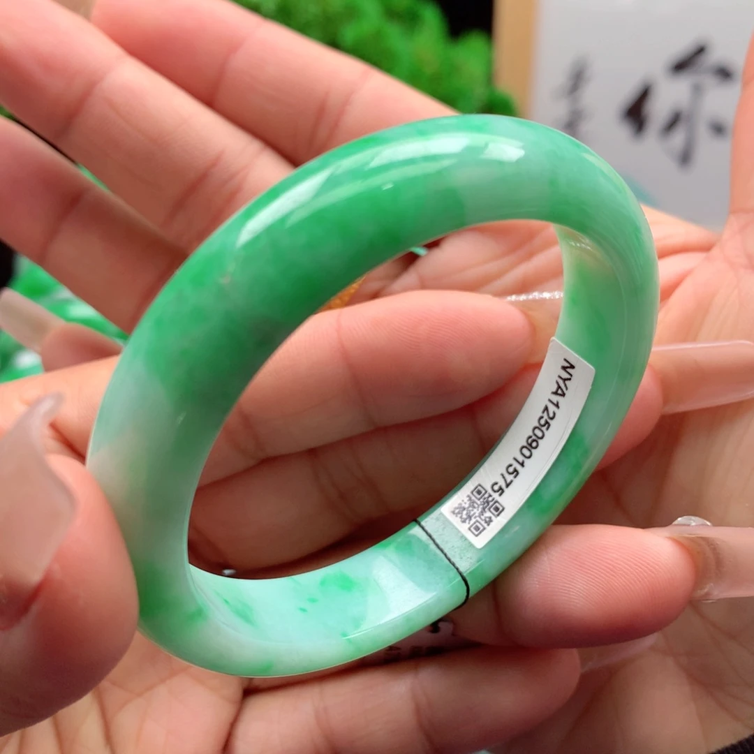 未镶嵌手镯翡翠缅甸