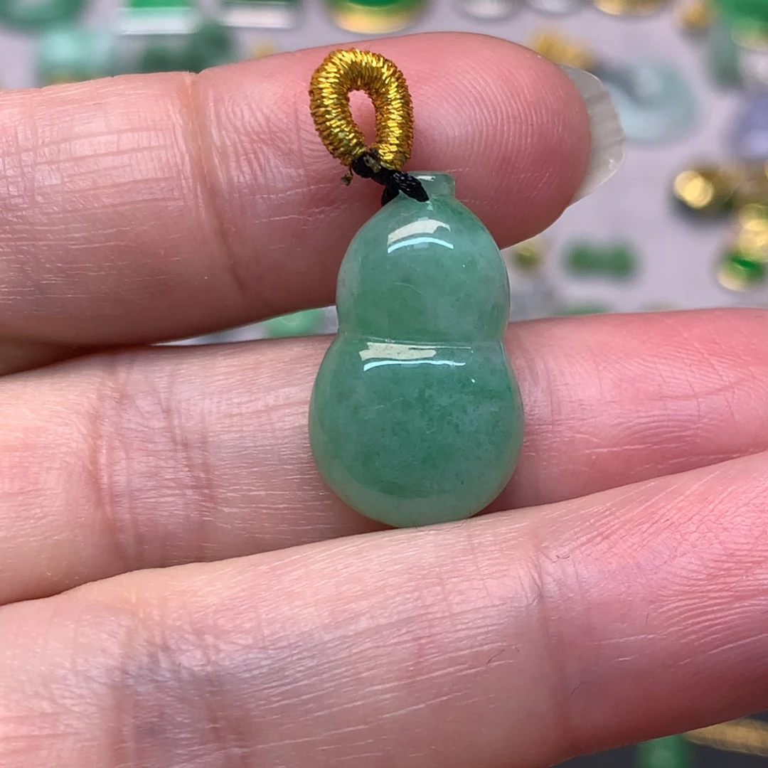 翡翠未镶嵌颈饰有纹裂