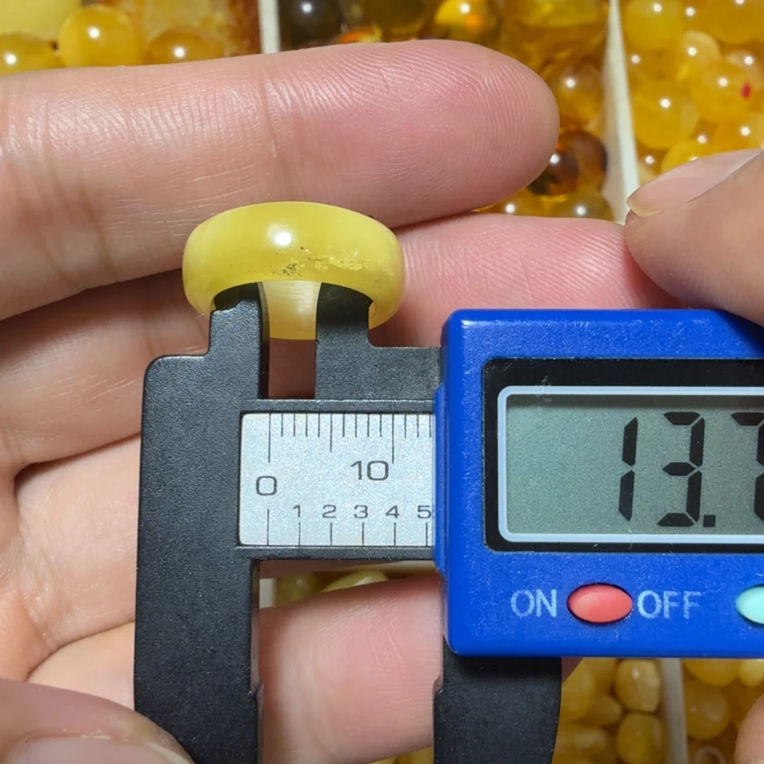 裸石琥珀未镶嵌成品