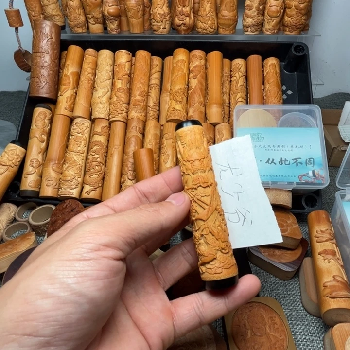 龙***爷实心竹雕刻手把件