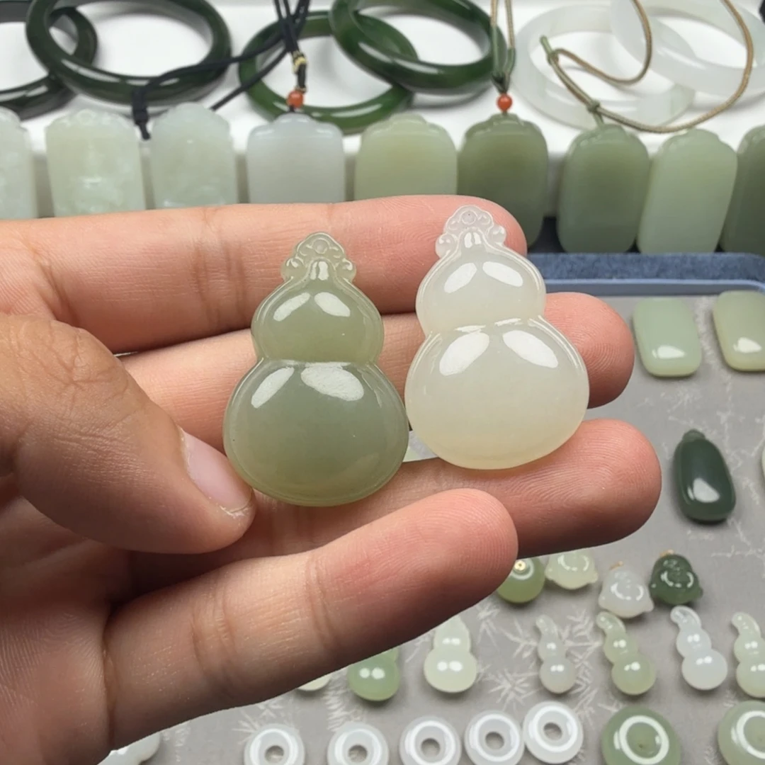 我***碗和田玉未镶嵌吊坠(赠链)