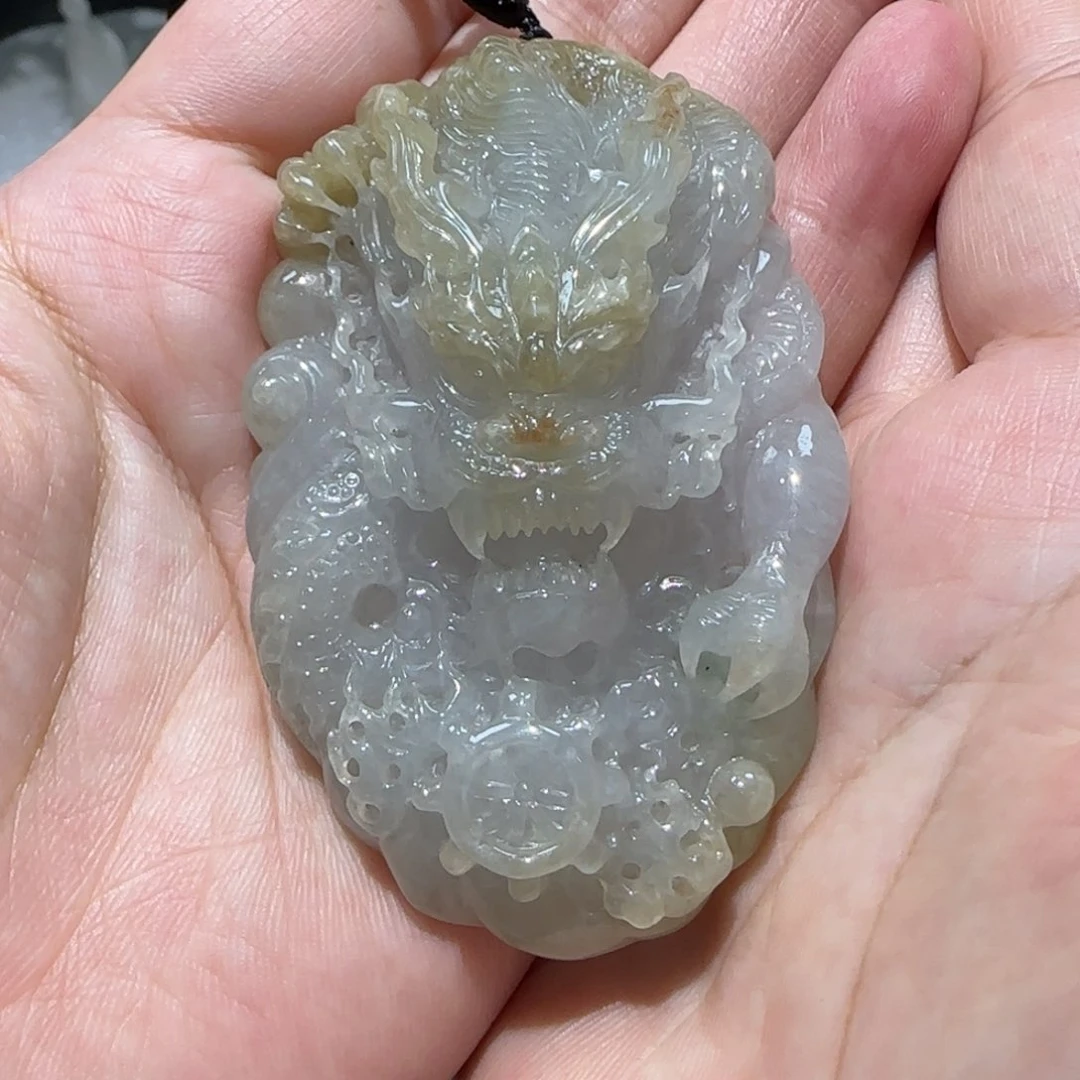 翡翠未镶嵌颈饰。。。。。。。。。