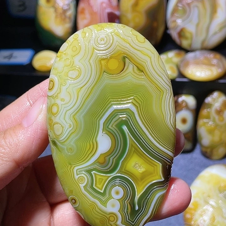 玛瑙/玉髓未镶嵌珠宝奇石