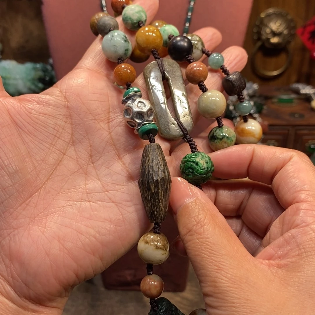 翡翠吊坠(赠链)未镶嵌