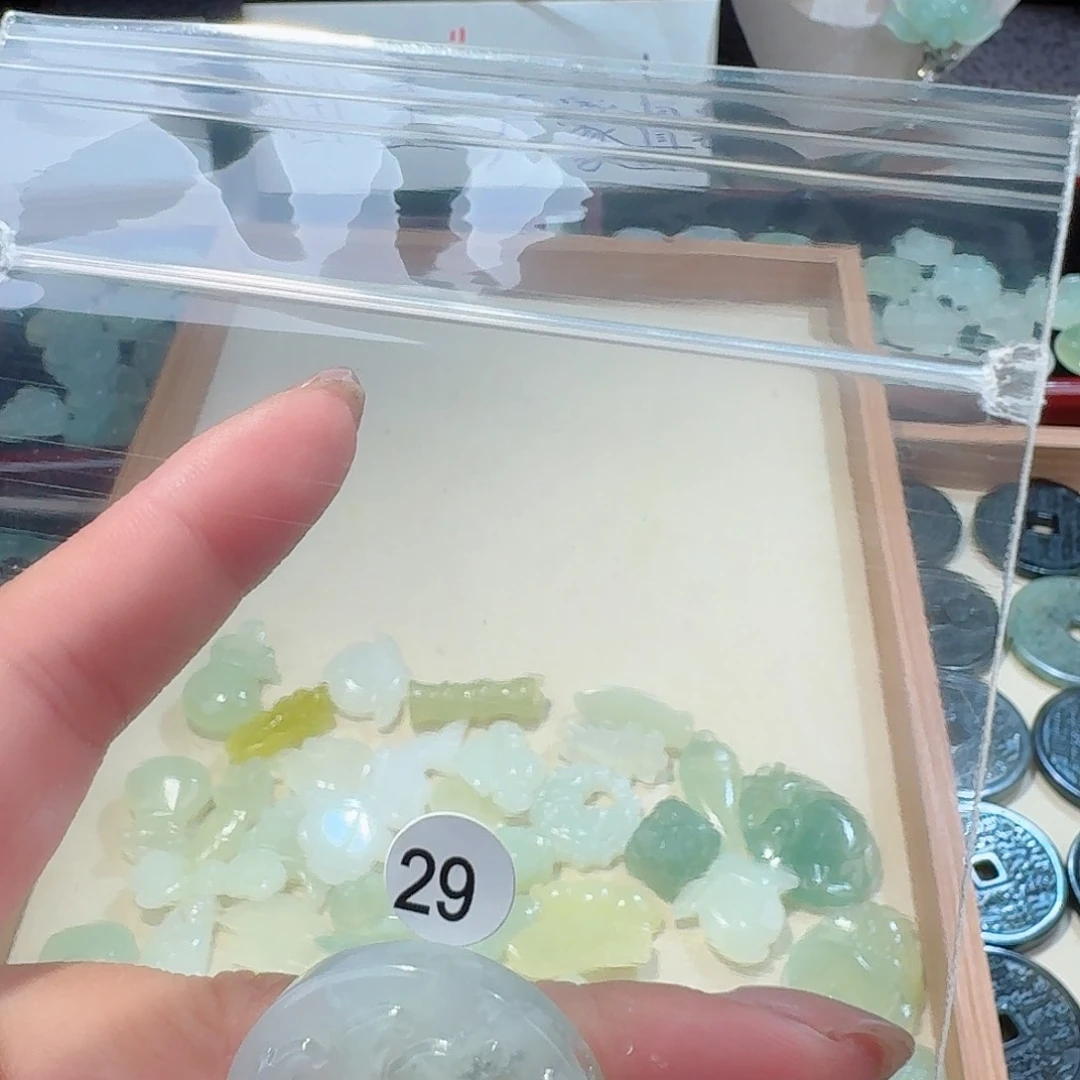 蛇纹石玉颈饰合金风****寒不退不换