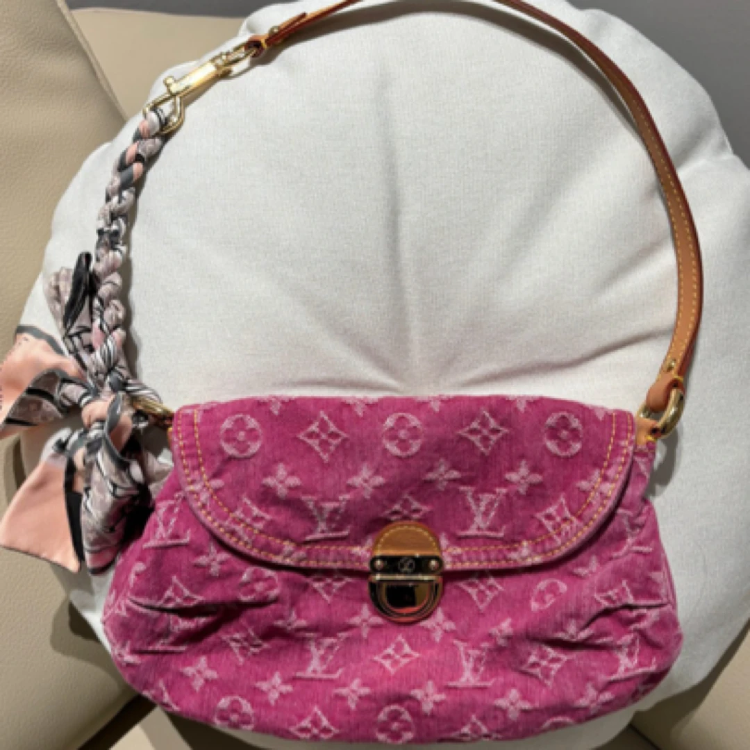 99新 LouisVuitton/路易威登 粉色丹宁单肩腋下包
