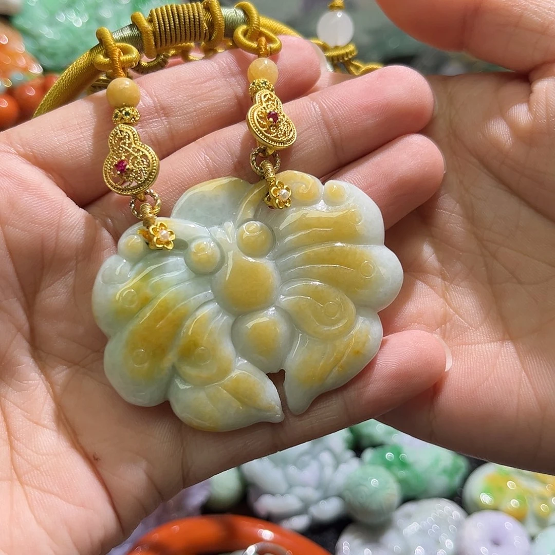 翡翠未镶嵌颈饰待编织