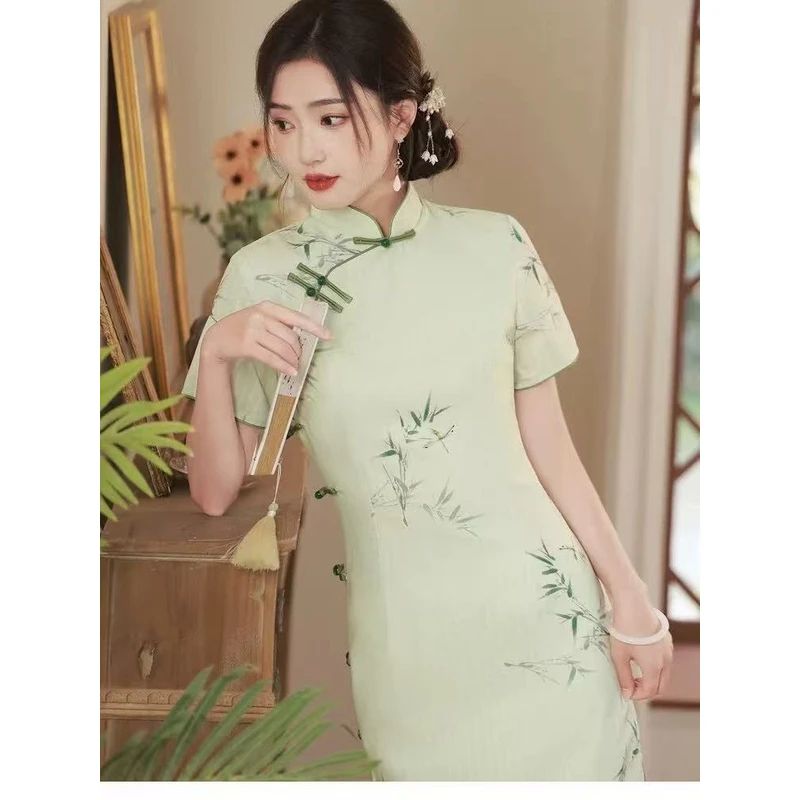 0689 【蜻蜓】 浅绿色 八扣 旗袍