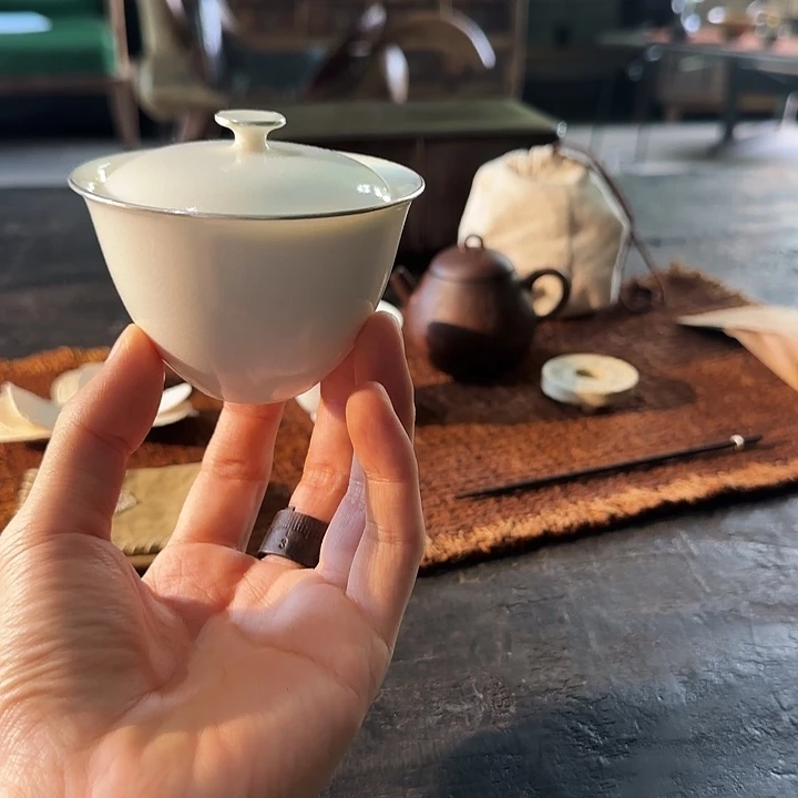 景德镇陶瓷艺术品手作她***。