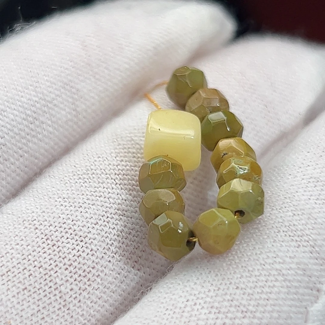 蜜蜡未镶嵌珠宝奇石