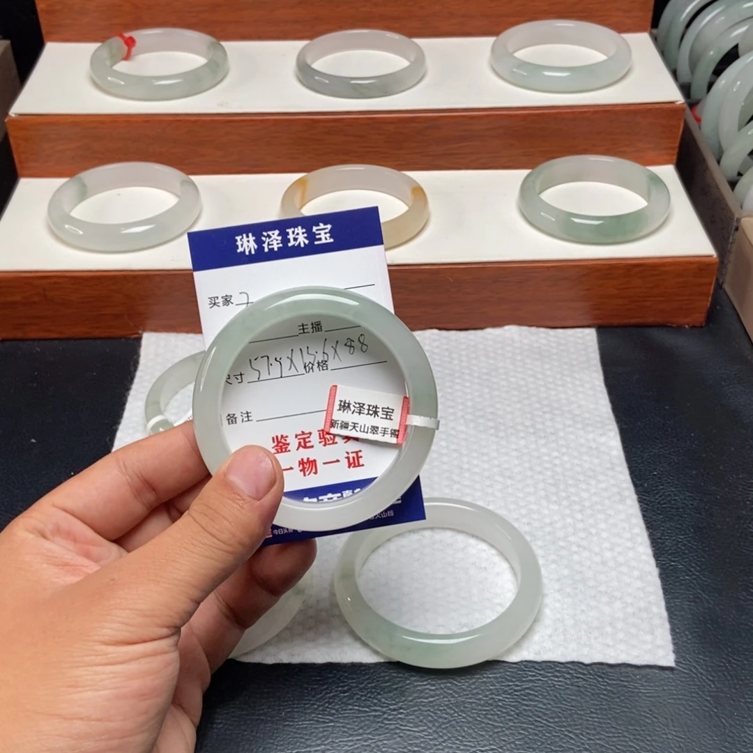子***鱼未镶嵌手镯石英质玉2