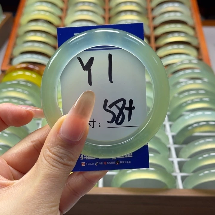 岫玉手镯未镶嵌刷****人