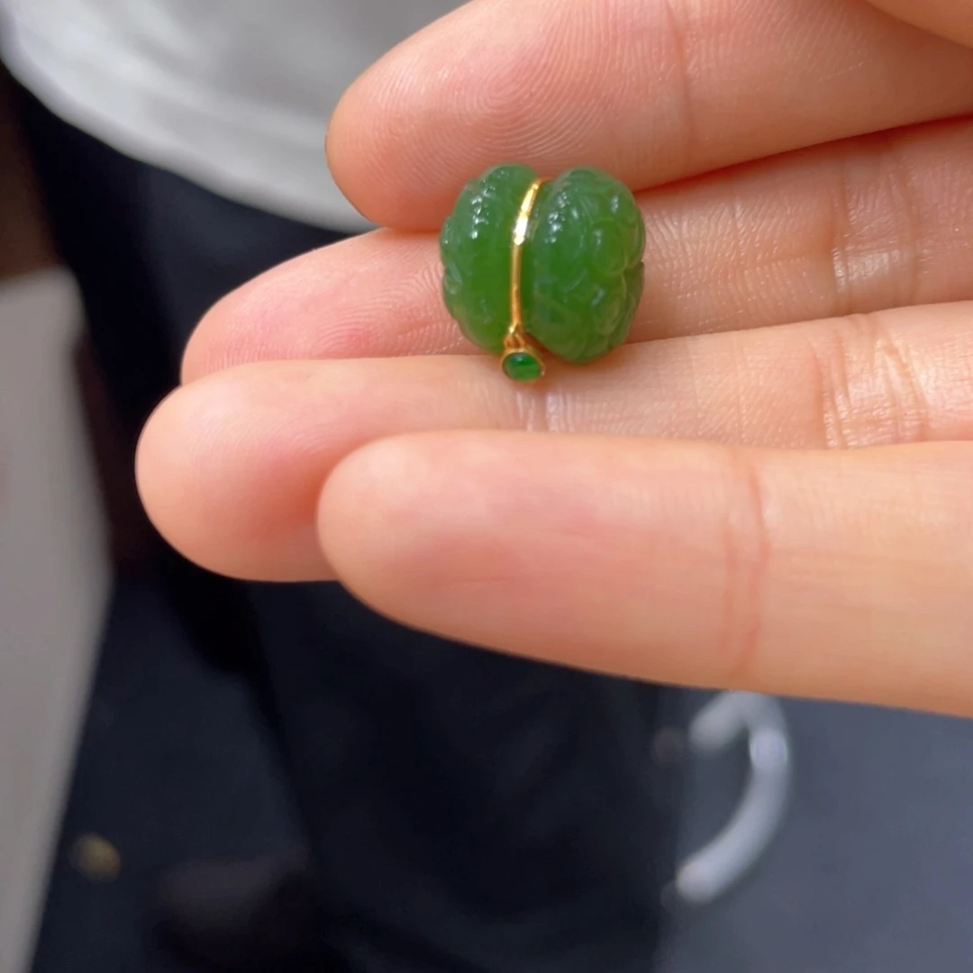 颈饰18K金镶嵌和田玉