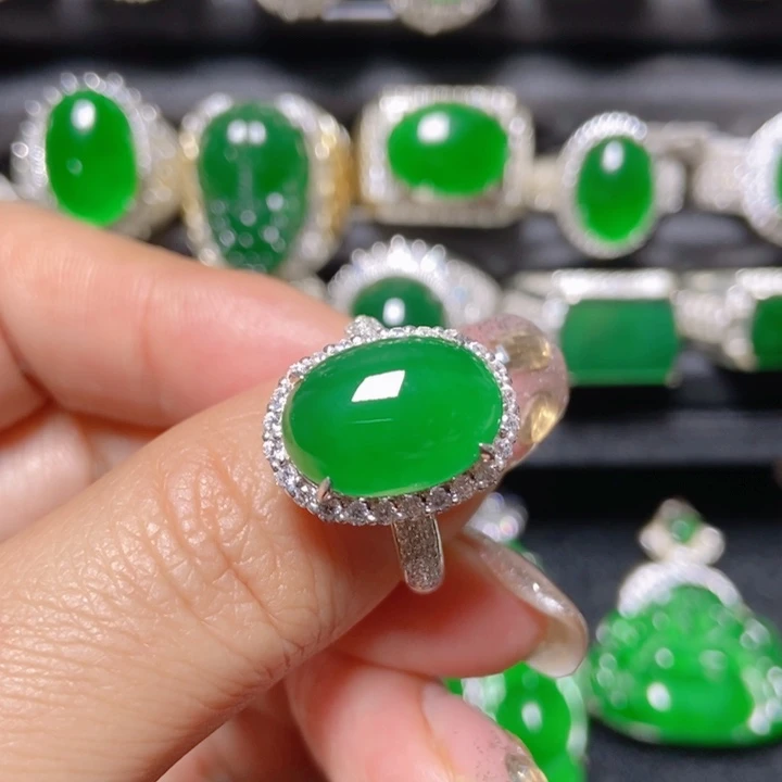 翡翠银S925镶嵌颈饰翡翠