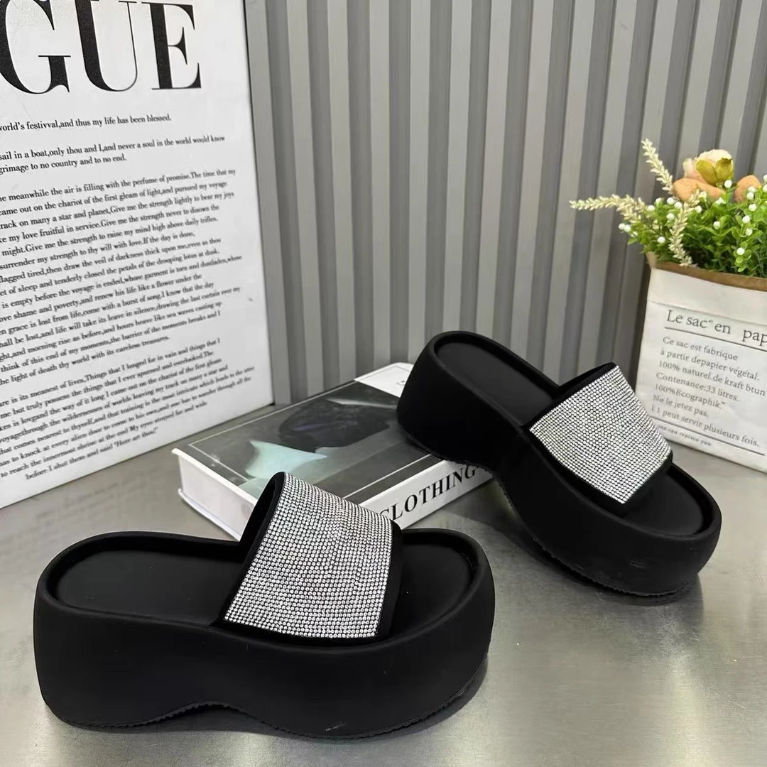 【ZYNR】厚底凉拖鞋水钻条高级感欧货增高外穿坡跟一字拖鞋M5