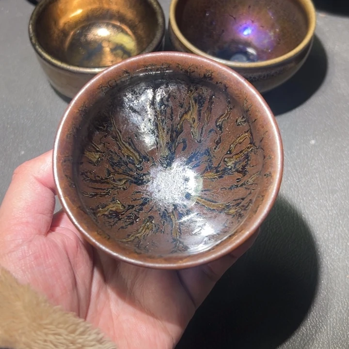 茶盏我在开会不回短信不