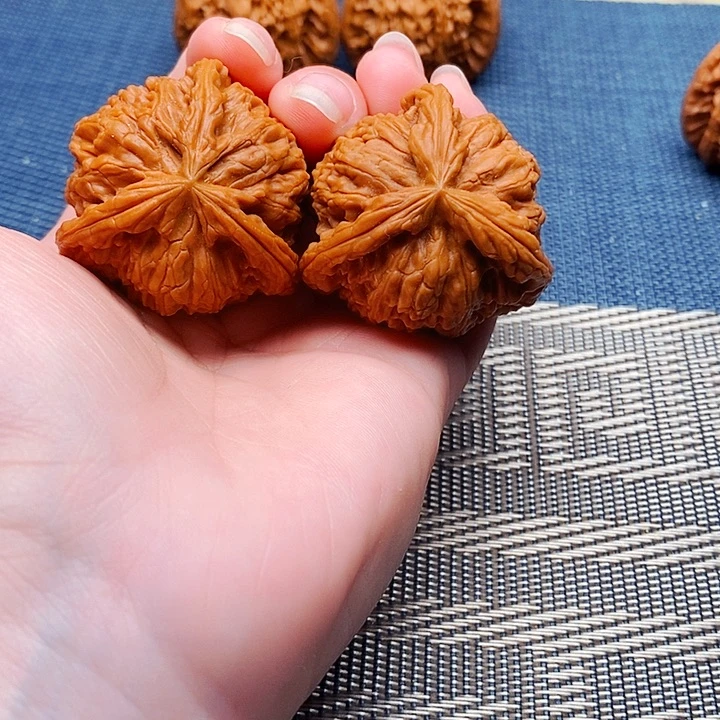 烟***城文玩核桃吊坠三棱