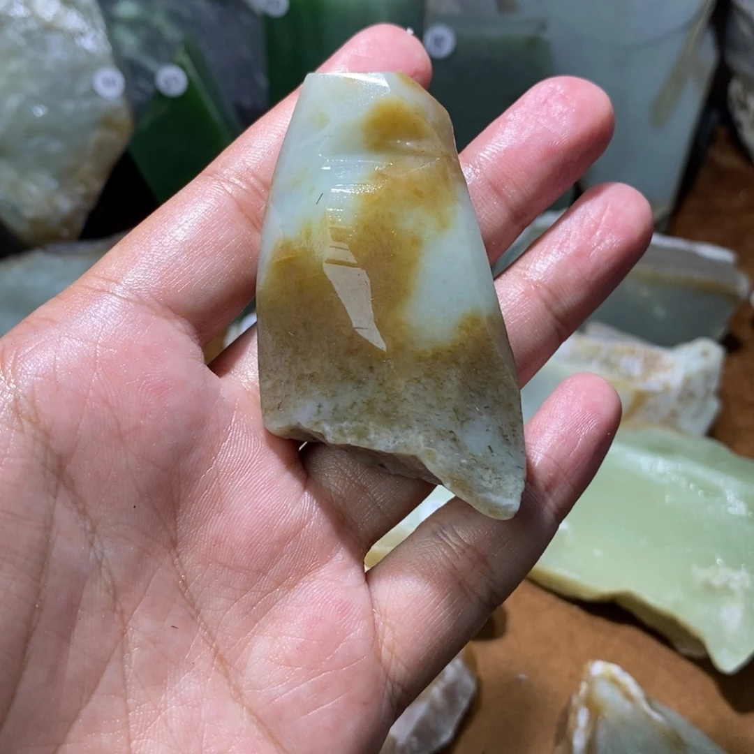 和田玉未镶嵌珠宝半成品那*谁