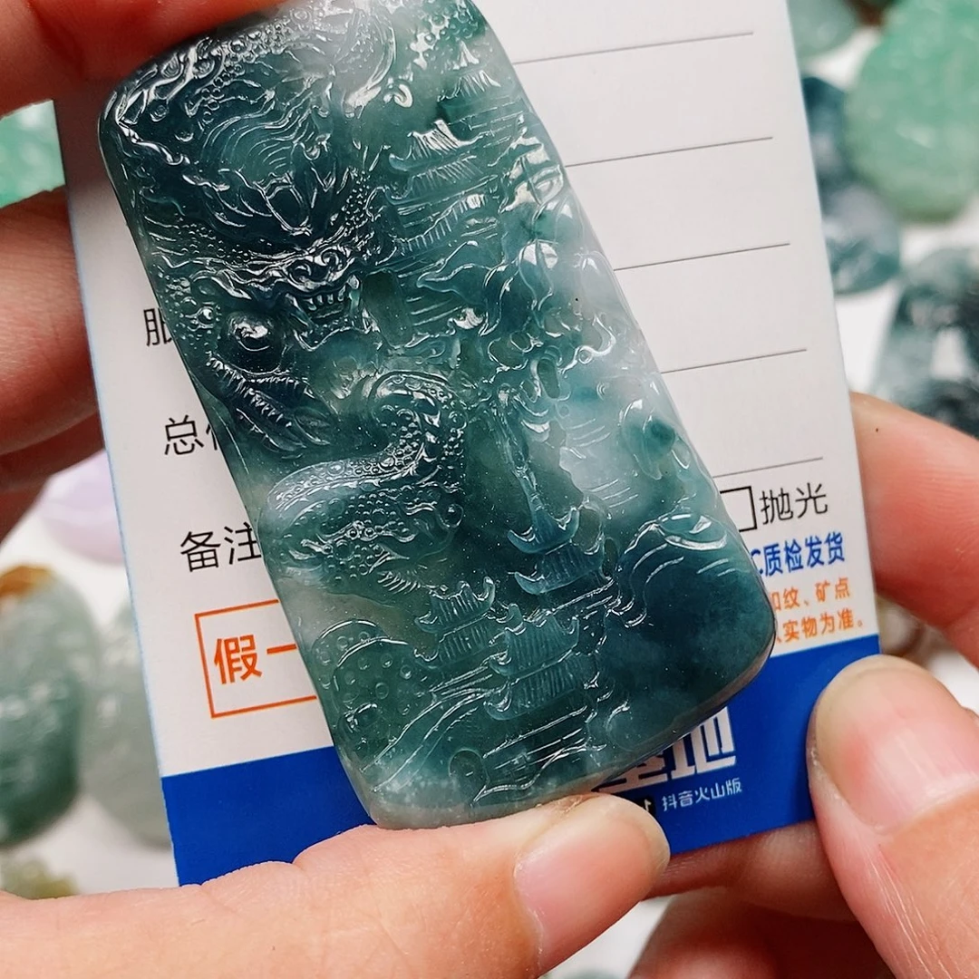 颈饰未镶嵌翡翠山水龙牌