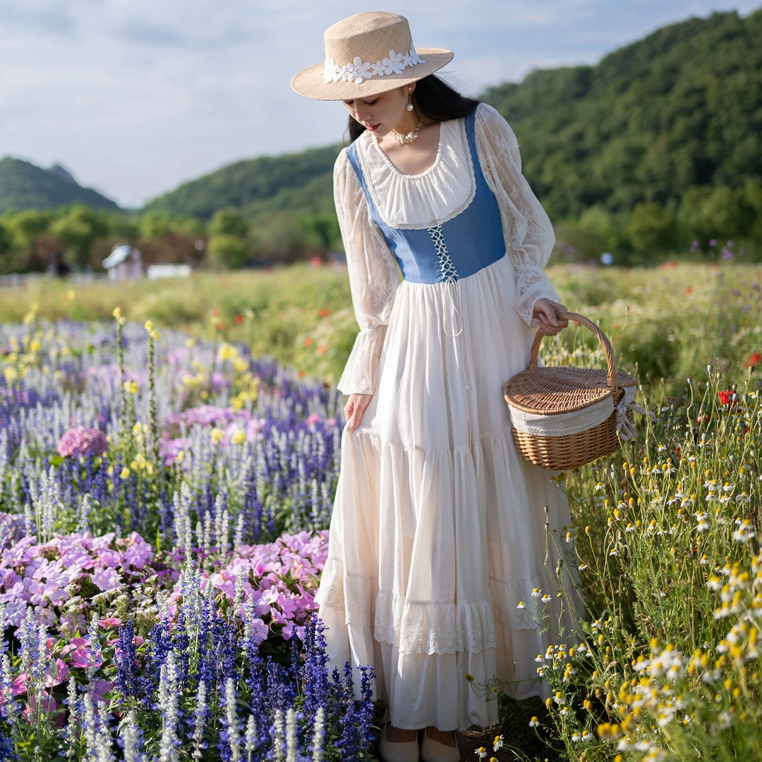理想三旬旅行女装复古宫廷风田园风蕾丝拼接米白色大裙摆连衣裙