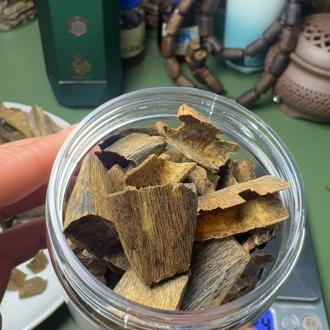 沉香手把件海南千里香牛肉干块料50克