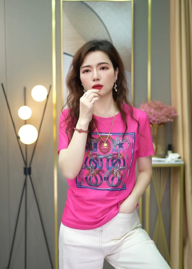 【老板娘推荐】2025夏新款圆领定位花上衣时尚显瘦气质短袖时尚605