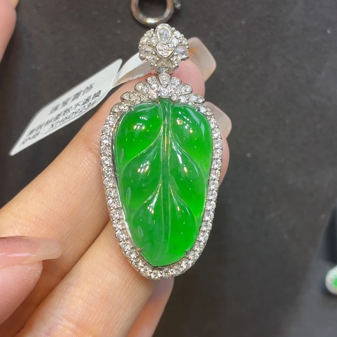 翡翠18K金镶嵌颈饰天然缅甸翡翠