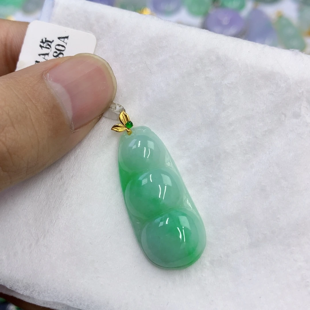 翡翠18K金镶嵌颈饰翡翠