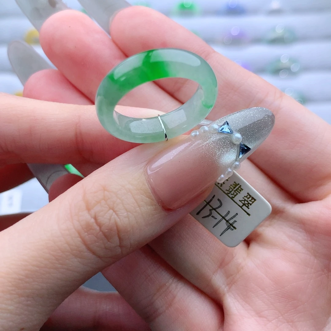 翡翠未镶嵌戒指戒指