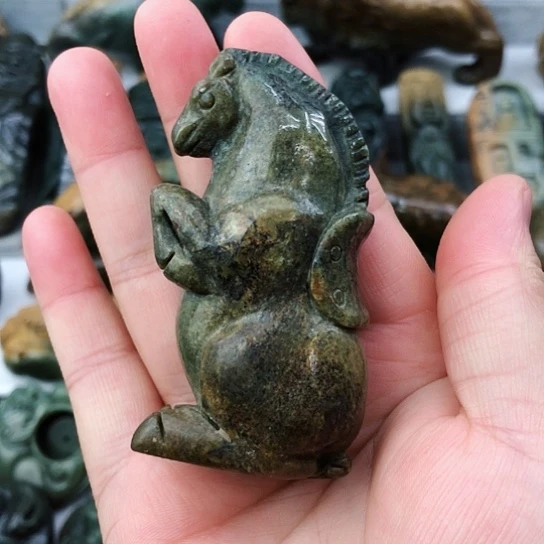 未镶嵌岫岩河磨玉（透闪石质玉）把件