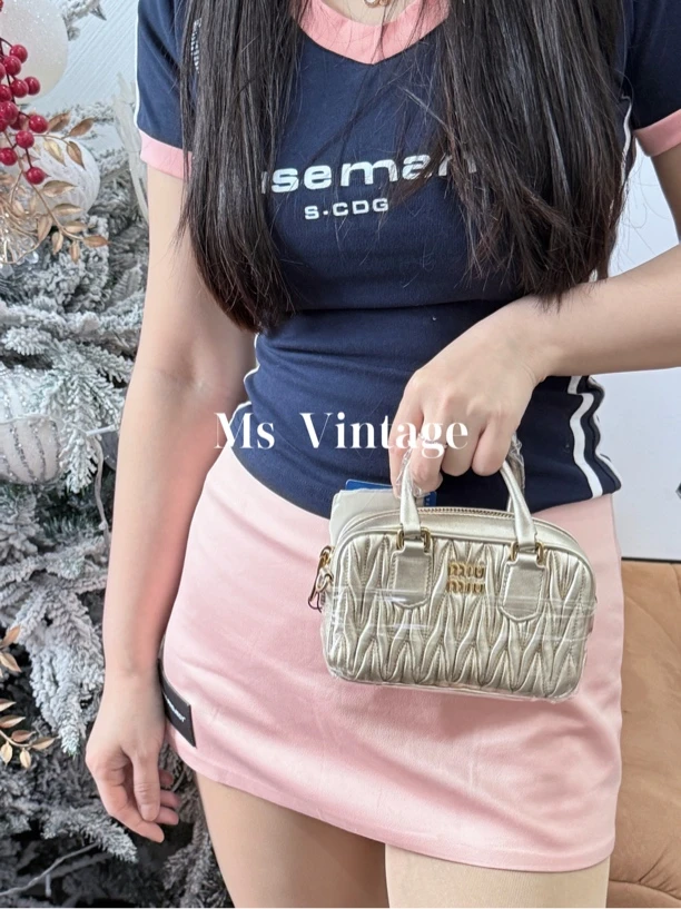 99新 MIU MIU/缪缪 亮金色褶皱保龄球mini