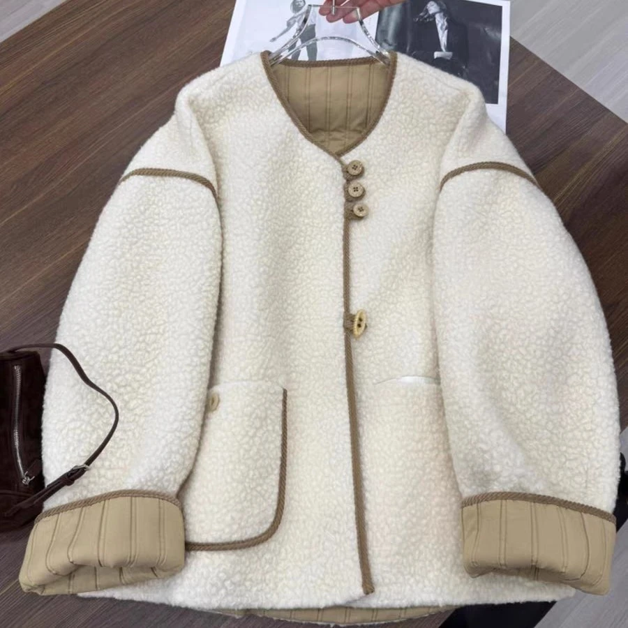 2025年冬季新款韩版宽松显瘦圆领单排扣绒感米白色外套女加厚上衣