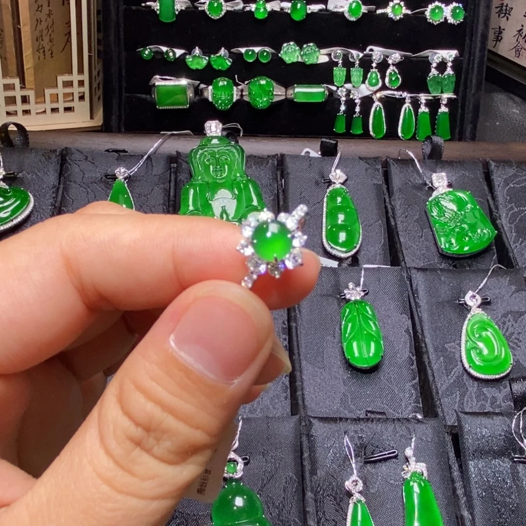 翡翠18K金镶嵌戒指天然翡翠